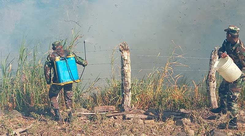 Efectivos militares durante la sofocación de incendio en el departamento de Boaco