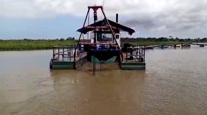 Draga Soberanía II en el Río San Juan de Nicaragua durante el dragado