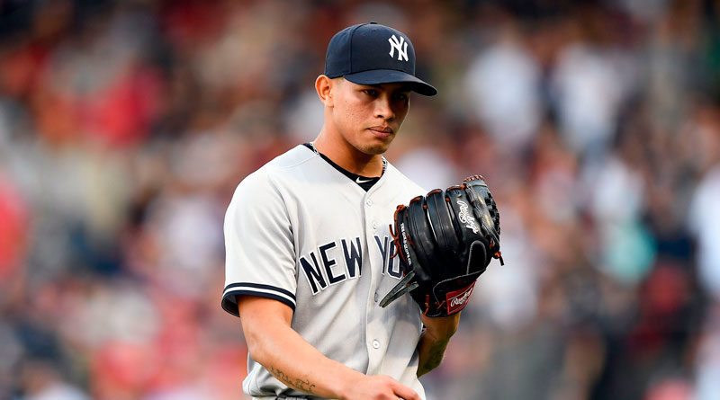 Jonathan Loáisiga portando la camisa de los Yankees de Nueva York