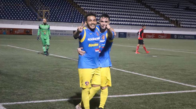 Jugadores del Managua FC celebrando su clasificación a la semifinales del Torneo Clausura de Liga Primera, igual que el Walter Ferretti.