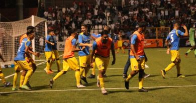 Jugadores del Managua FC celebrando su clasificación a la final del Torneo Clausura de Liga Primera.