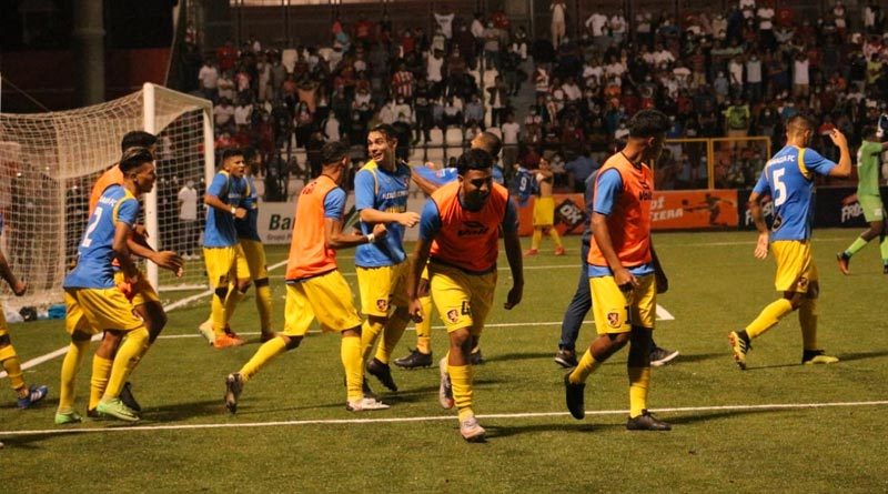 Jugadores del Managua FC celebrando su clasificación a la final del Torneo Clausura de Liga Primera.