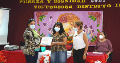 Madres de diversas comunidades fueron reconocidas por el MINED