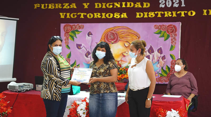 Madres de diversas comunidades fueron reconocidas por el MINED