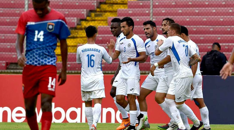 Jugadores de la Selección de Nicaragua durante un juego de CONCACAF.