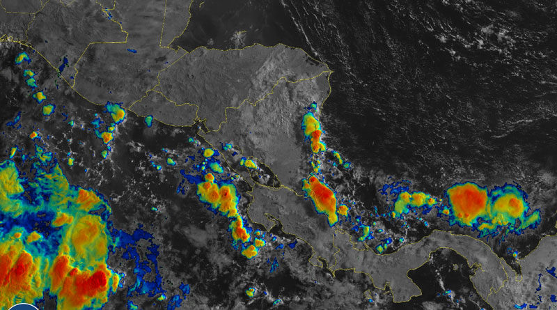 Vista satelital de Nicaragua donde se muestra la nubosidad y la lluvia alrededor el territorio nacional