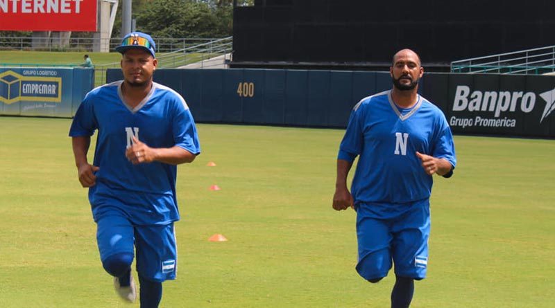 Jugadores de la Selección de Béisbol de Nicaragua entrenando de cara al Preolímpico de las Américas en Estados Unidos.