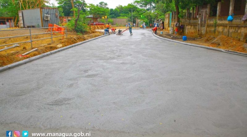 Calle que construye la Alcaldía de Managua en el barrio Oscar Turcio