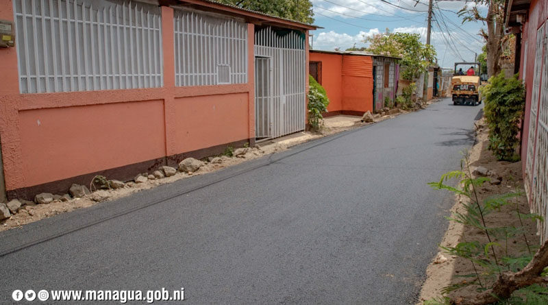 Alcaldía de Managua asfalta calles del bario 19 de febrero