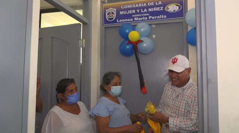 Mujeres de Nueva Segovia durante inauguración de Comisaría de la Mujer