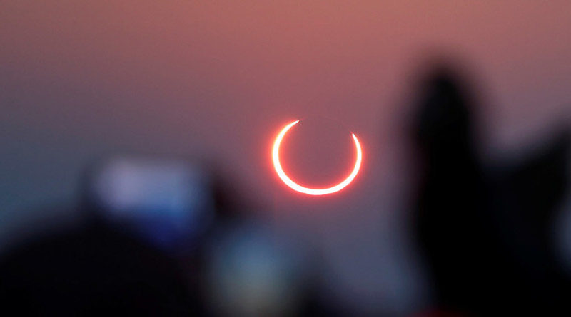 Fotografía que muestra un eclipse solar anular