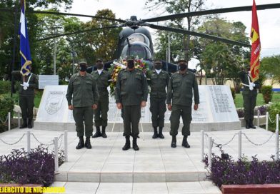 Jefe de la Fuerza Aérea, General de Brigada Spiro José Bassi Aguilar, Jefe del Estado Mayor de la Fuerza Aérea, Coronel Efrén Alejandro Marín Serrano, el Jefe de Operaciones y Planes Coronel Piloto Aviador DEMA Dagoberto Ramón Contreras y personal militar de la Fuerza Aérea.