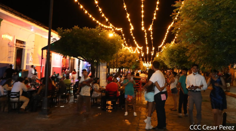 Negocios ubicdos en la calles de La Calzada en Granada, Nicaragua