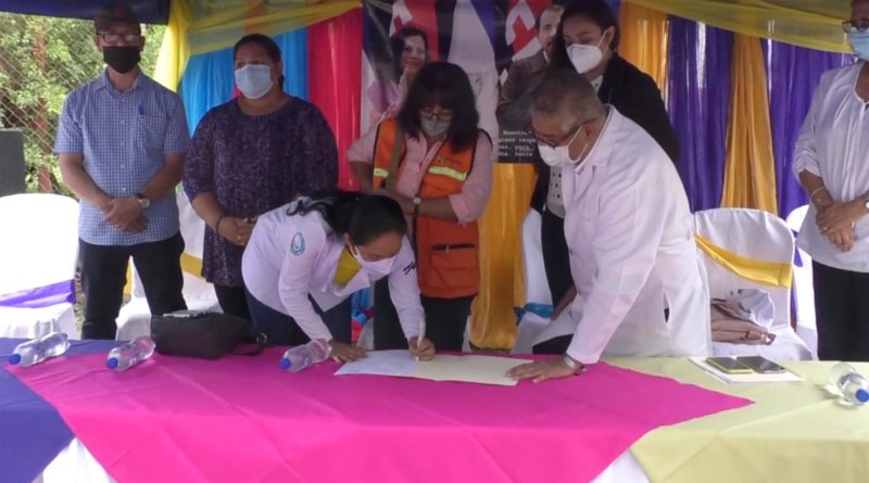 Autoridades del Ministerio de Salud durante la firma del proyecto de construcción de la nueva y moderna área de consulta externa del Hospital Departamental General Pedro Altamirano del municipio de La Trinidad de Estelí.