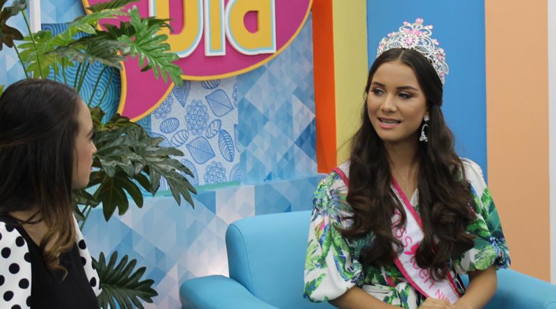 Leylani Leytón, Miss Teen Nicaragua 2021 en el set de Es Mi Día en Canal 4, La Mejor Televisión.