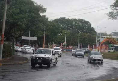 Lluvias y el cielo nublado en la zona de la Rotonda El Güegüense en Managua.