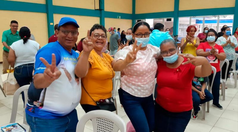 Maestros chinandeganos durante celebración