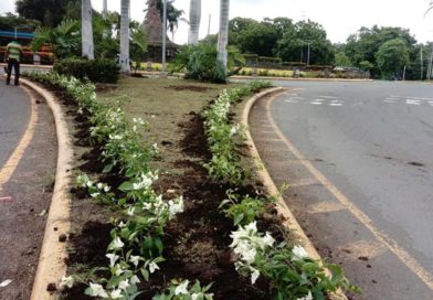 Una de las vías de la entrada a la Rotonda de Chinandega.