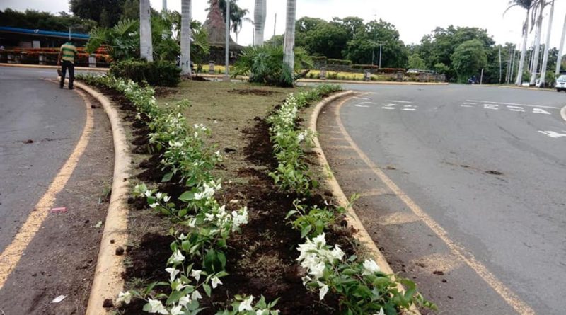 Una de las vías de la entrada a la Rotonda de Chinandega.