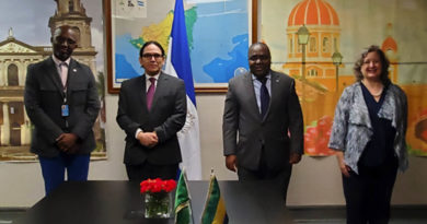 Representante de Nicaragua ante las Naciones Unidas junto al Embajador de la República Gabonesa
