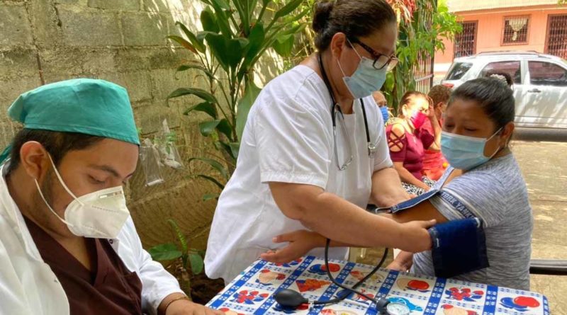 Médicos del Hospital Lenín Fonseca brindaron atención especializada a pobladores del barrio Andrés Castro