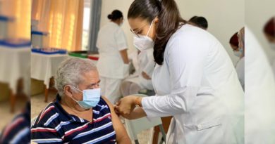 Médicos del MINSA aplican vacuna contra el Covid-19 en Managua