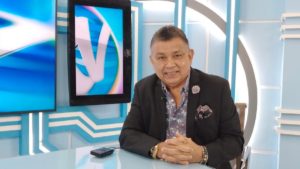 El diputado Wilfredo Navarro en el set del programa Revista en Vivo con Alberto Mora.