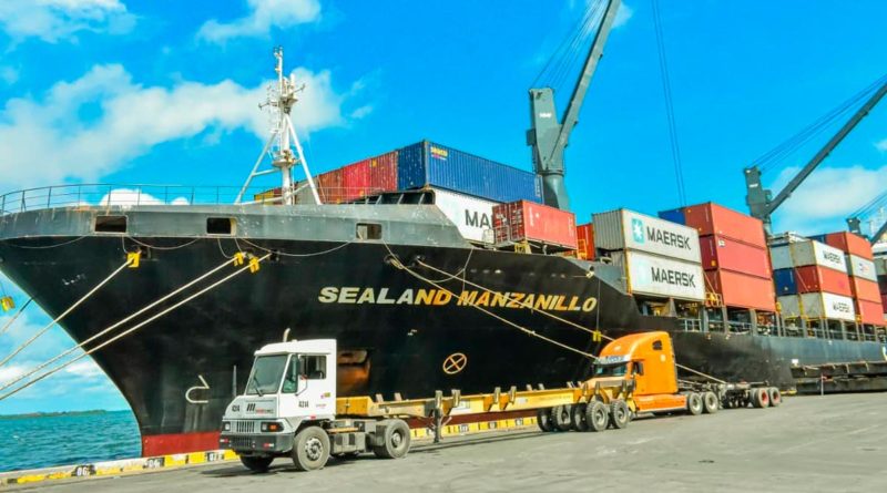 Contenedores con mercadería exportada en el Puerto de Corinto en Chinandega, Nicaragua