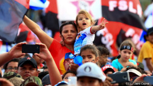 Nicaragüenses celebrando un aniversario más del Triunfo de la Revolución Popular Sandinista