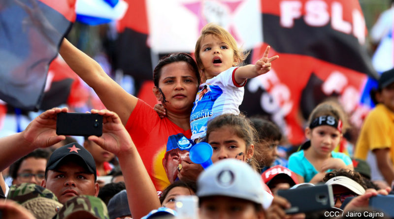 Nicaragüenses celebrando un aniversario más del Triunfo de la Revolución Popular Sandinista