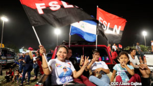 Nicaragüenses congregados en la Plaza La Fe de Managua, en vigilia revolucionaria esperando el 42/19