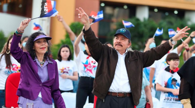 Comandante Daniel Ortega y Vicepresidenta Rosario Murillo durante Acto del 42 Aniversario del Triunfo de la Revolución Popular Sndinista