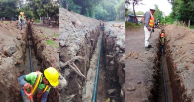 Operarios de ENACAL trabajando en el sistema de agua potable de Altagracia en la Isla de Ometepe