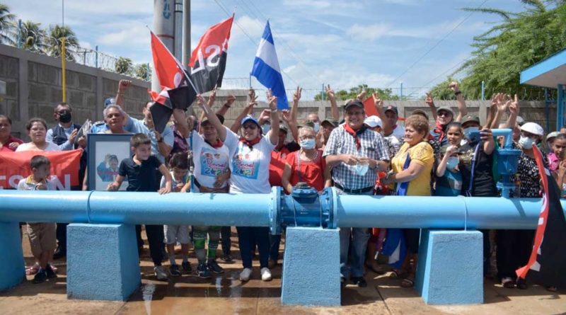 Inauguración del proyecto de agua potable en León