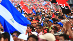 Cientos de miles de nicaragüenses congregados en la Plaza La Fe de Managua, celebrando un aniversario más del Triunfo de la Revolución Popular Sandinista