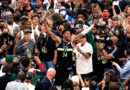 Giannis Antetokounmpo celebrando el triunfo de los Bucks de Milwaukee en la NBA.