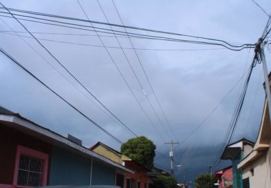 Este lunes las temperaturas descenderán hasta los 33 grados y lluvias por la tarde y noche.