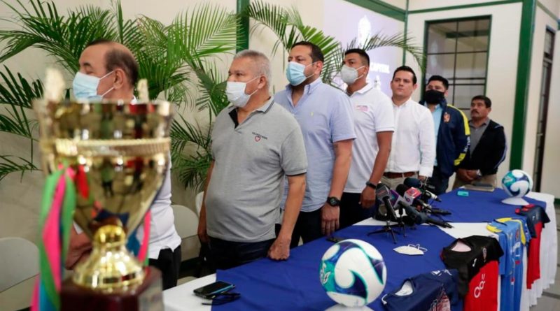 Representantes de FENIFUT y Canal 6 para la presentación de la Copa Capital 2021.