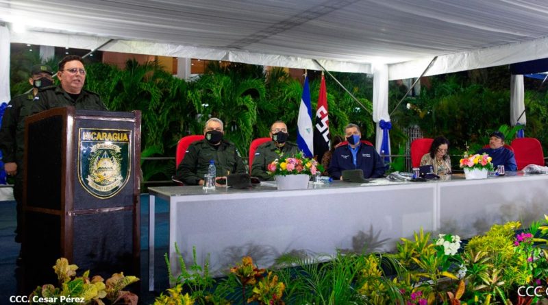 Alto mando del Ejército de Nicaragua junto al presidente de la República en el 42 aniversario de fundación de la Fuerza Aérea