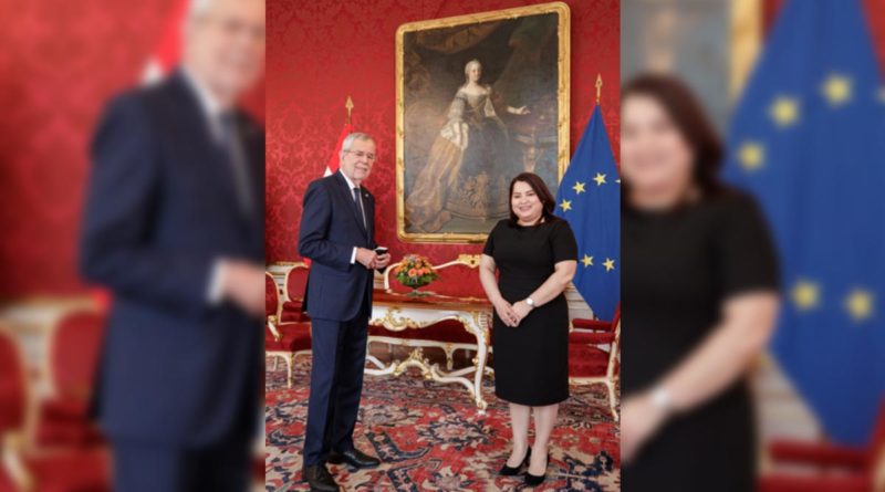 Embajadora de Nicaragua, Sabra Murillo Centeno junto al Presidente Federal de la república de Austria, Alexander Vander Bellen