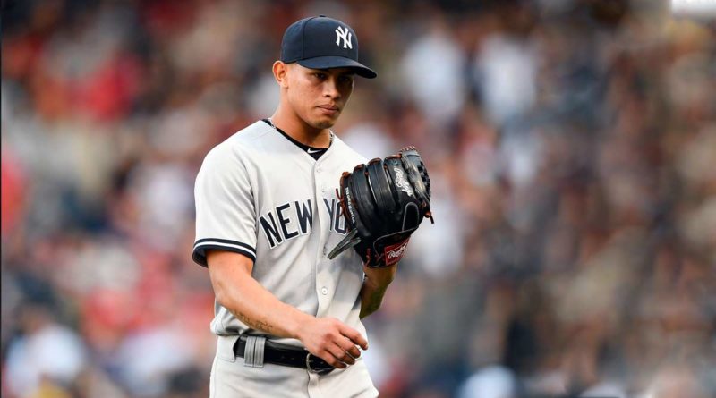 Jonathan Loáisiga portando el traje de los Yankees de Nueva York.