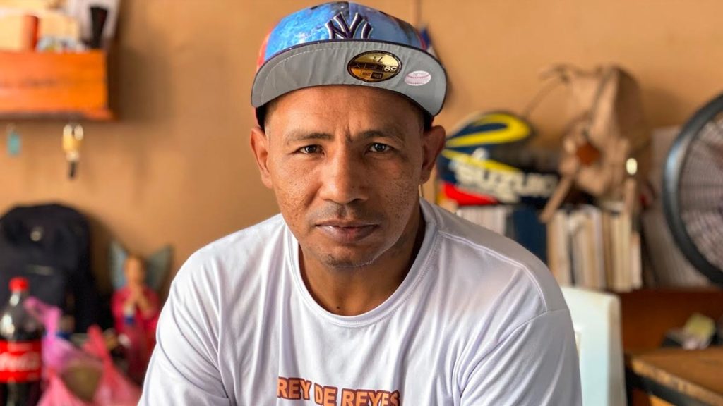 Ricardo Mayorga en su vivienda en Managua.