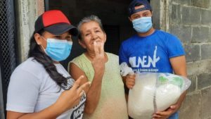 Gobierno Sandinista entrega paquetes solidarios en barrios de Managua