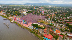 Cientos de miles de nicaragüenses congregados en la Plaza La Fe de Managua, celebrando un aniversario más del Triunfo de la Revolución Popular Sandinista