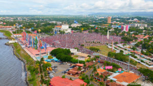 Cientos de miles de nicaragüenses congregados en la Avenida de Bolívar a Chávez de Managua, celebrando el 40 aniversario del triunfo de la Revolución Popular Sandinista.