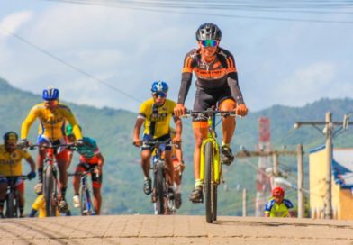 Ciclistas de los departamentos de Madriz y Nueva Segovia en el Rally Ciclístico en Revolución en celebración del Día de la Alegría.