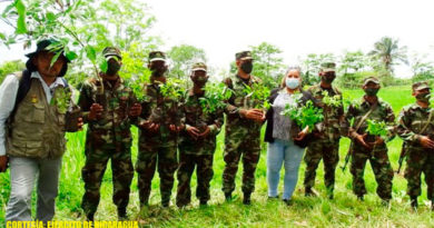 Efectivos militares del Ejército de Nicaragua sembrando árboles en la finca Los Corrales, municipio de El Tortuguero, Región Autónoma de la Costa Caribe Sur.