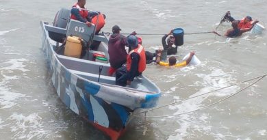 Efectivos militares durante rescate de 6 tripulantes al norte de Puerto Cabezas