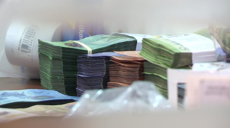 Billetes de mil, quinientos, doscientos y cien córdobas nicaragüenses