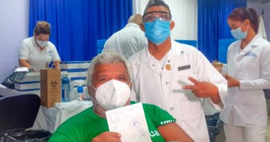Paciente tras recibir vacuna contra el Covid-19 en Managua